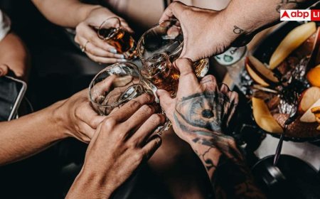 Alcohol In Plastic Bottles: क्या आप भी प्लास्टिक की बोतल में रखकर पीते हैं शराब, जानें यह सेहत के लिए कितना खराब?