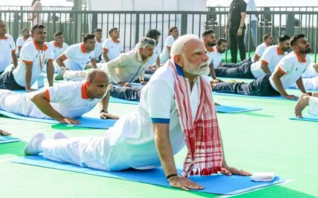 International Yoga Day 2026 Live: कोलकाता में PM मोदी और गुजरात में अमित शाह कर रहे योग, दिल्ली से लेह तक कार्यक्रम