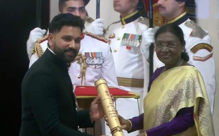 Watch: जिस दिन किया था डेब्यू, उसी दिन पद्मश्री से सम्मानित किए गए रोहित शर्मा, राष्ट्रपति ने दिया पुरस्कार