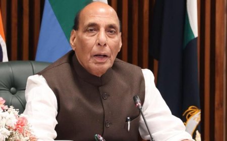'ऑपरेशन सिंदूर पर संसद को किया गुमराह', रक्षामंत्री राजनाथ सिंह के खिलाफ विशेषाधिकार नोटिस, कांग्रेस-BJP भिड़े
