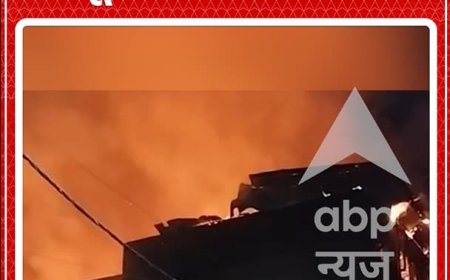 Viral News: कपड़ों की फैक्ट्री में भीषण आग, ऐसे भड़की लपटें जैसे फूट रहे हों पटाखे