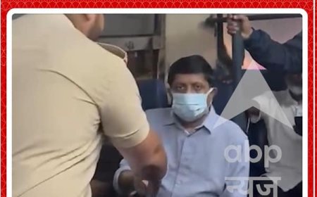 जब मंत्री टिकट चेकर के भेष में बस में चढ़े, तो किसी ने उन्हें नहीं पहचाना।