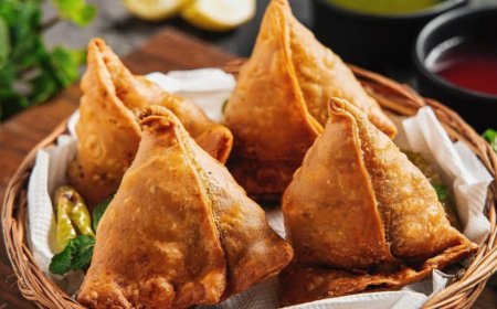 Khasta Samosa Recipe: हलवाई जैसे खस्ता समोसे घर पर क्यों नहीं बनते? नोट कर लें आटा गूंथने और तलने का यह सीक्रेट तरीका