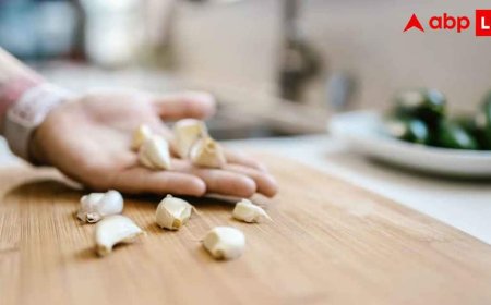 Easy Garlic Peeling Trick : इस ट्रिक से 30 सेकेंड में छिल जाएगा पूरा लहसुन, नहीं पड़ेगी चाकू की जरूरत