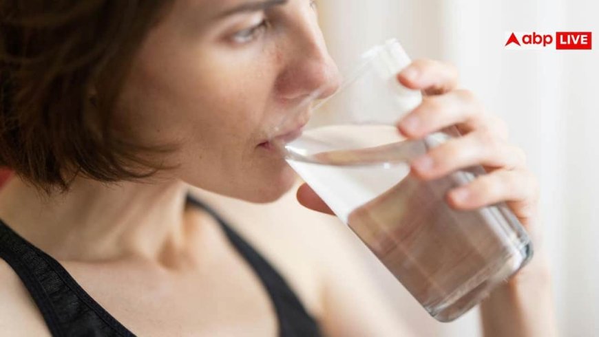 Right Way To Drink Water: गटागट पानी पीने की आदत कहीं कर न दे बीमार? डॉक्टर से जानें पानी पीने का सही नियम