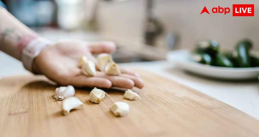 Easy Garlic Peeling Trick : इस ट्रिक से 30 सेकेंड में छिल जाएगा पूरा लहसुन, नहीं पड़ेगी चाकू की जरूरत
