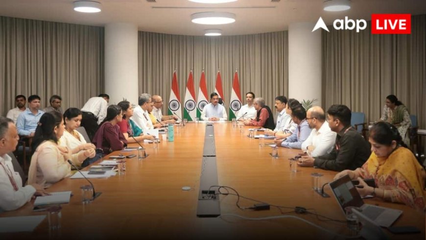 शिक्षा मंत्री का चार्ज लेने के बाद प्रह्लाद जोशी का आया पहला रिएक्शन, बोले -  'यह जिम्मेदारी...'