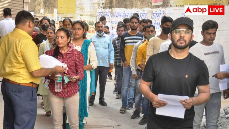 क्यों भारतीय युवा सरकारी नौकरियों के पीछे इतने पागल हैं?