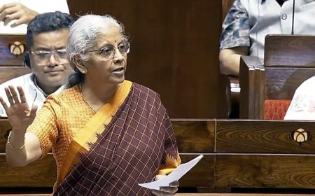 UPI पेमेंट पर कौन देगा चार्ज? बिल पास, वित्त मंत्री सीतारमण ने कर दिया साफ