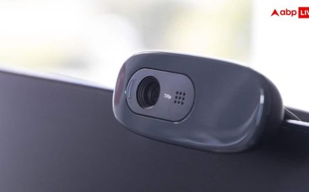 लैपटॉप के Webcam के पास क्यों बने होते हैं ये छोटे-छोटे छेद? ये है वजह